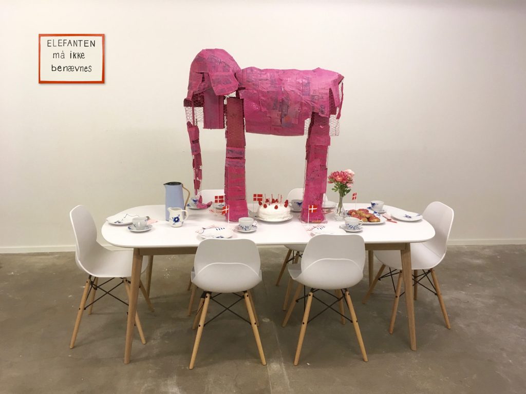 Kunst installation, installationskunst, kunst, elefanten i rummet, tabu, pinkt elephant, the elephant in the room